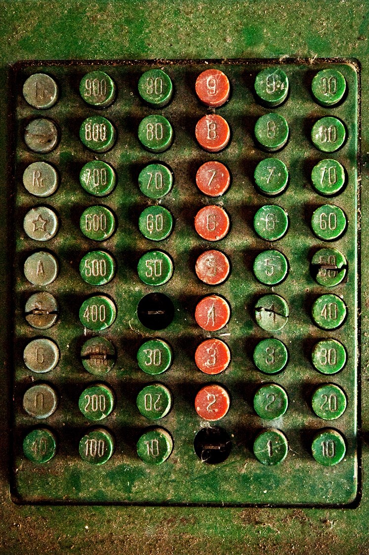 Green Earth Stone by Guilherme Bergamini — image 3 of 5