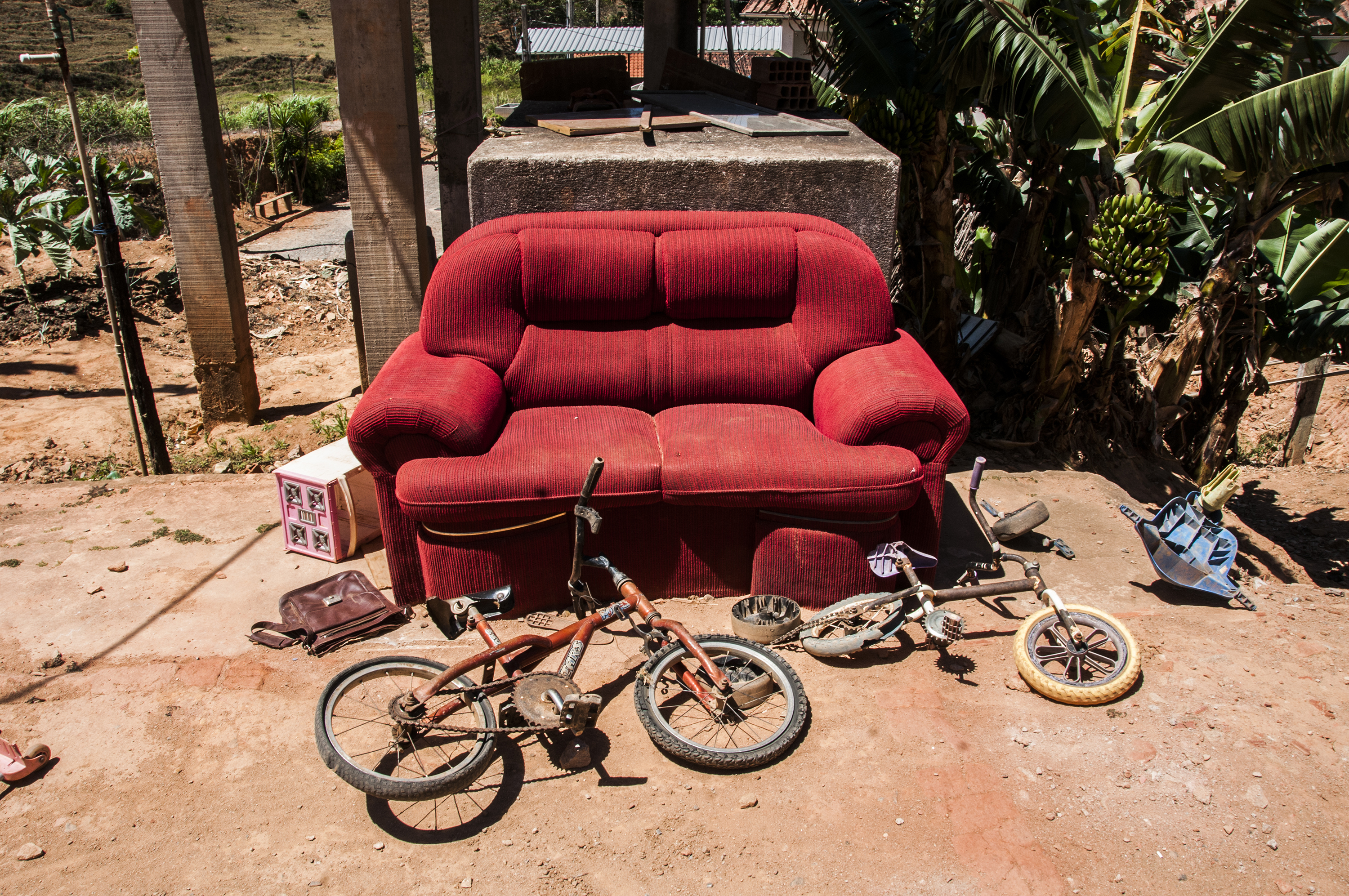 Couch by Guilherme Bergamini — image 1 of 5