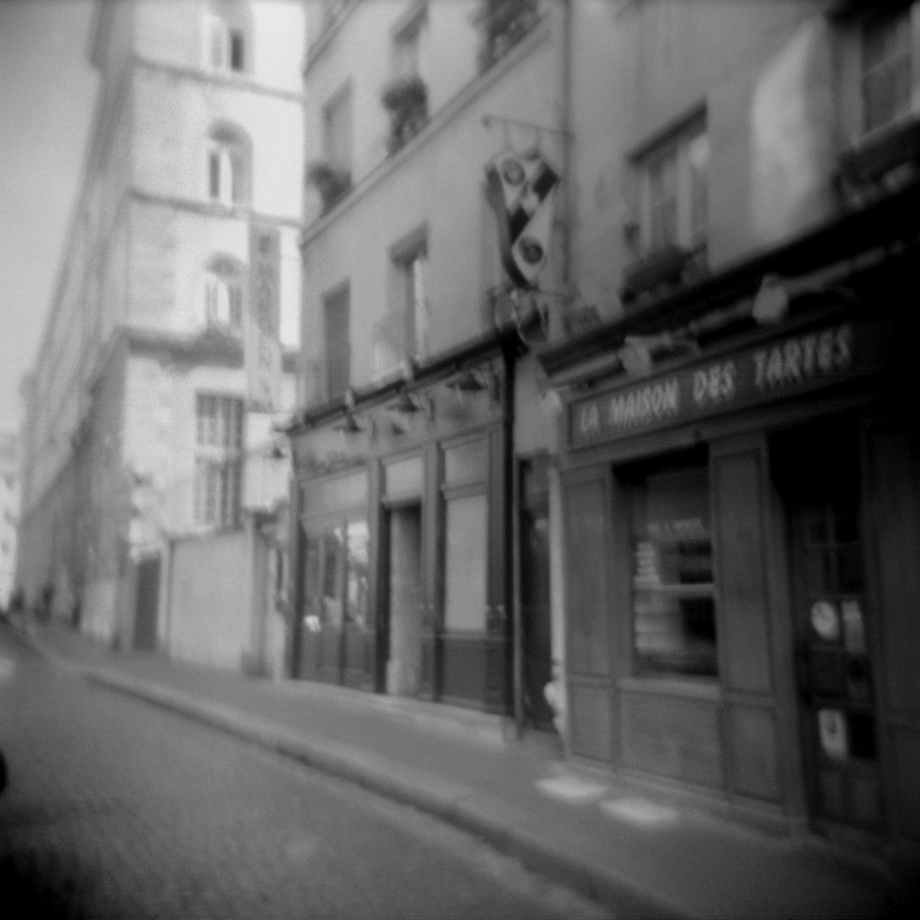 Plastique: Paris by Philip Arnold — image 4 of 5