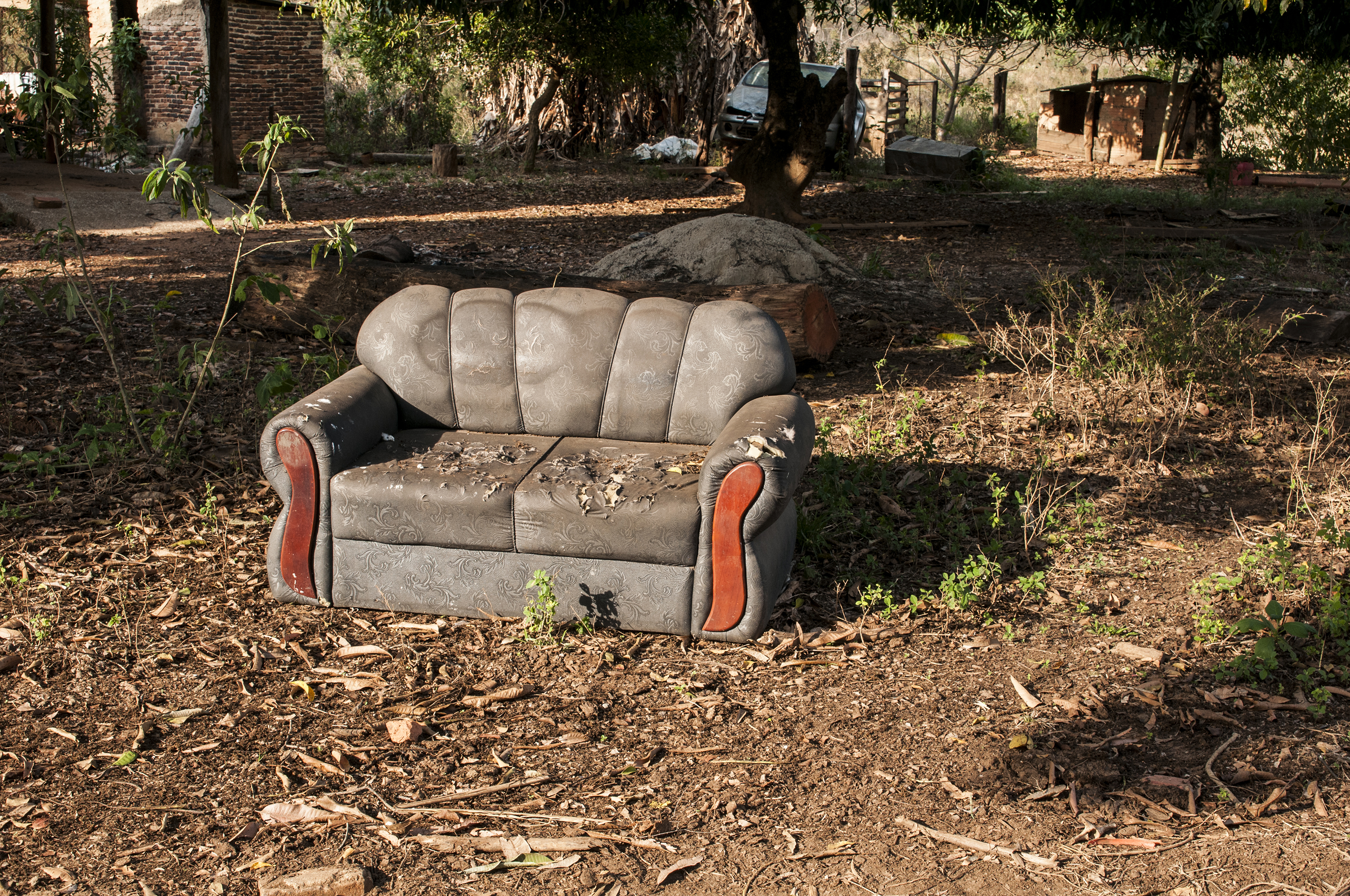 Couch by Guilherme Bergamini — image 2 of 5