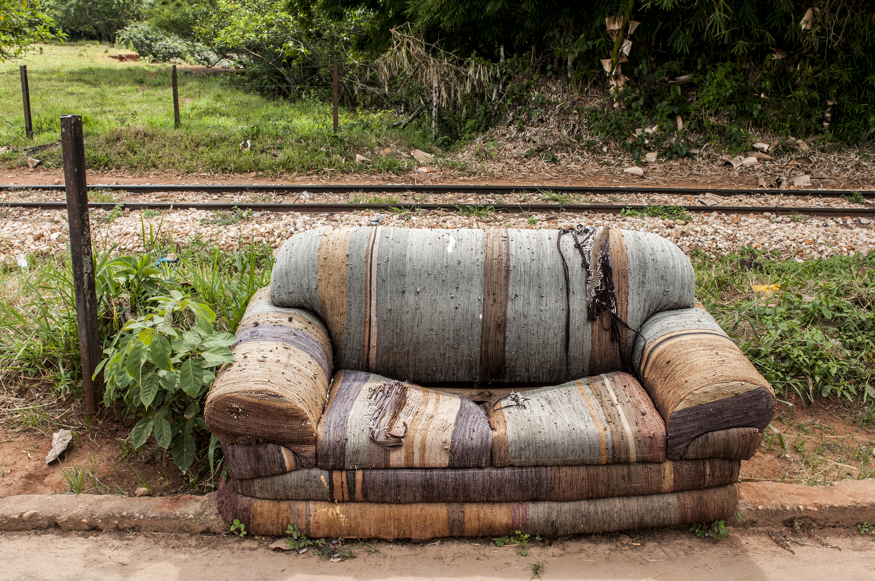 Couch by Guilherme Bergamini — image 3 of 5