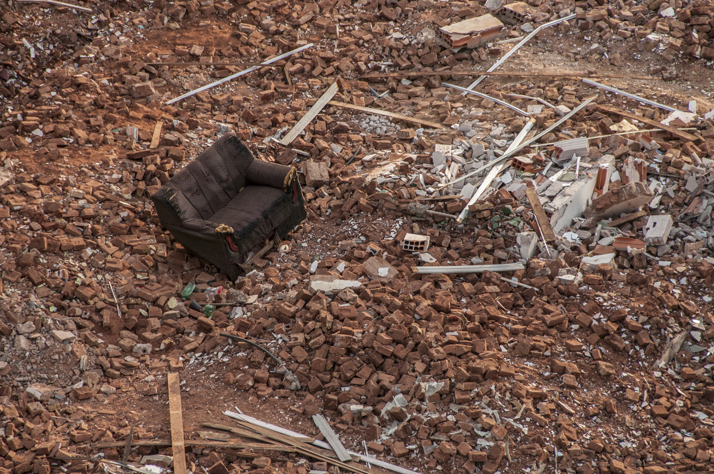 Couch by Guilherme Bergamini — image 4 of 5